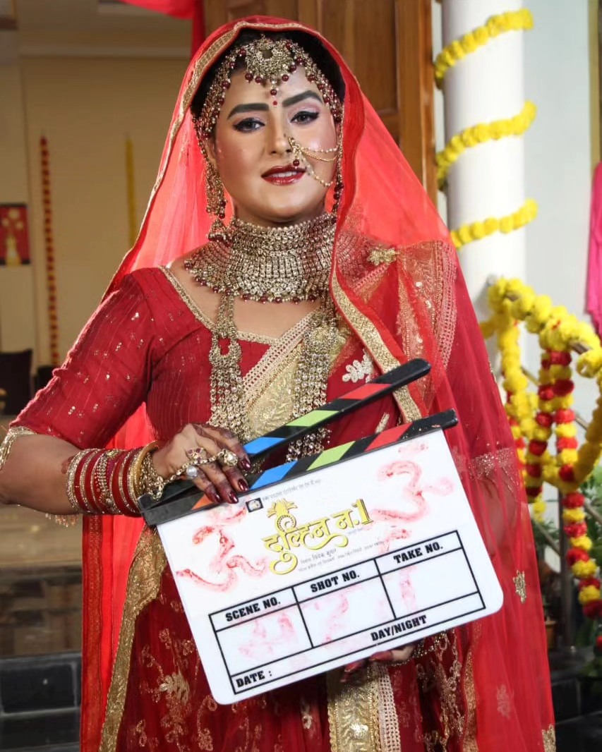 Dulhin Number 1 on-set still